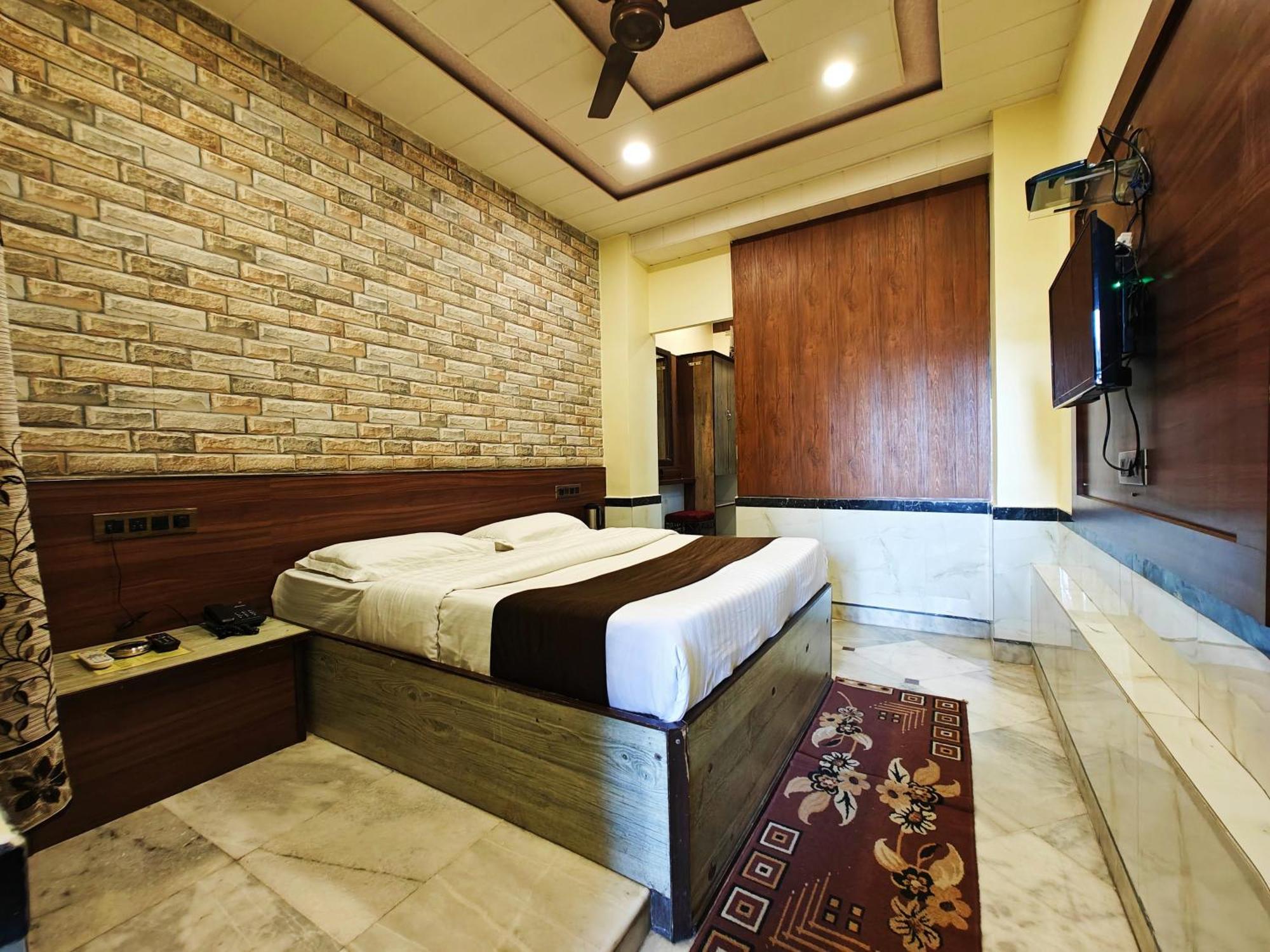 Hotel Saraswati Mount Ábú Exteriér fotografie